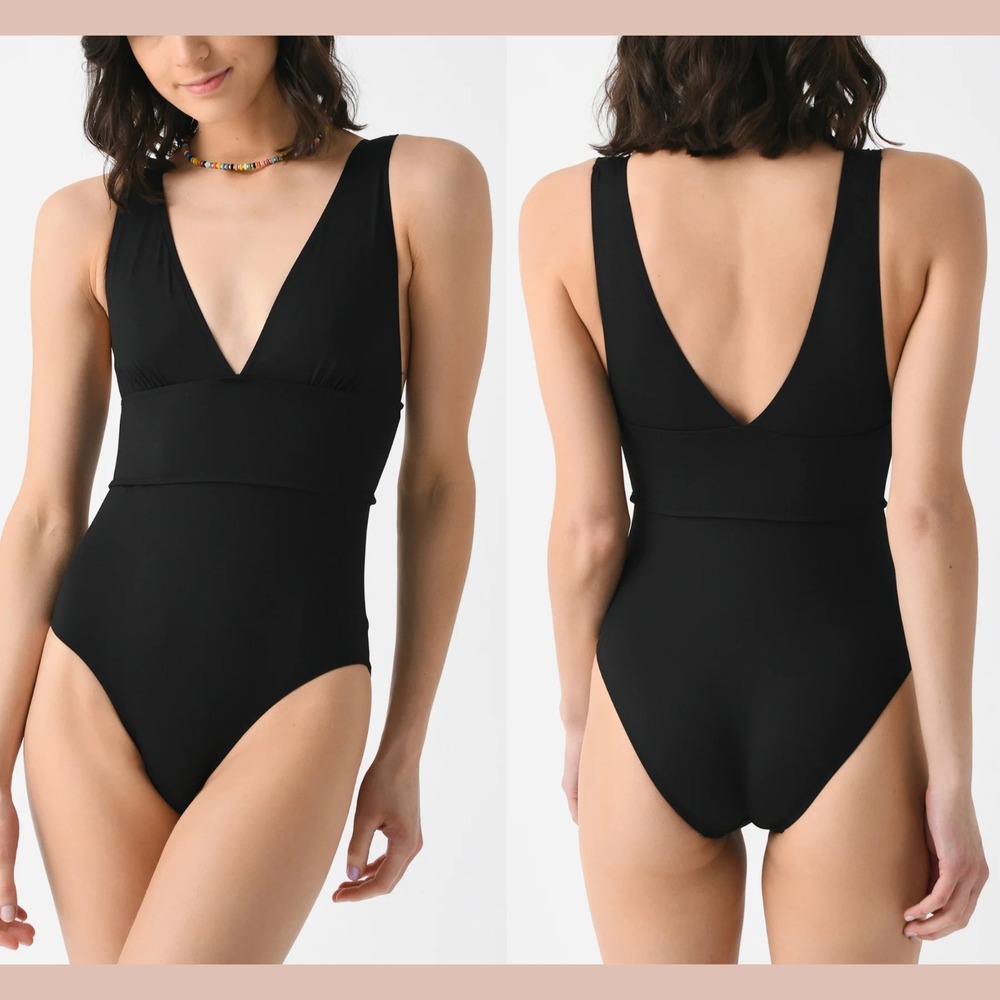 NEW $275 Bondi Born [ Medium ] V Neck Victoria One-Piece‎ Swimsuit Black 6954